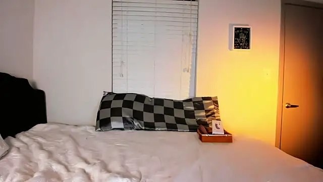 MelroseStrip online show from May 17, 9:47 pm