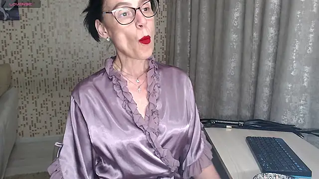 xAlwaysWOWx online show from May 11, 5:43 pm