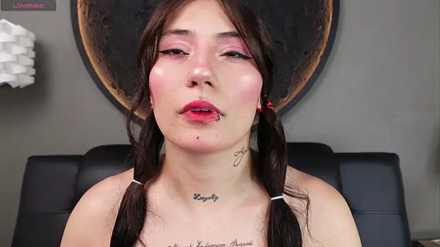 miss sharlotte18 online show from May 1, 6:00 pm