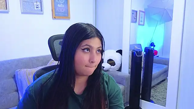 annylouis online show from November 15, 7:37 pm