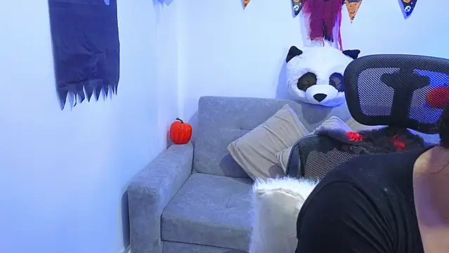 annylouis online show from October 12, 7:49 pm