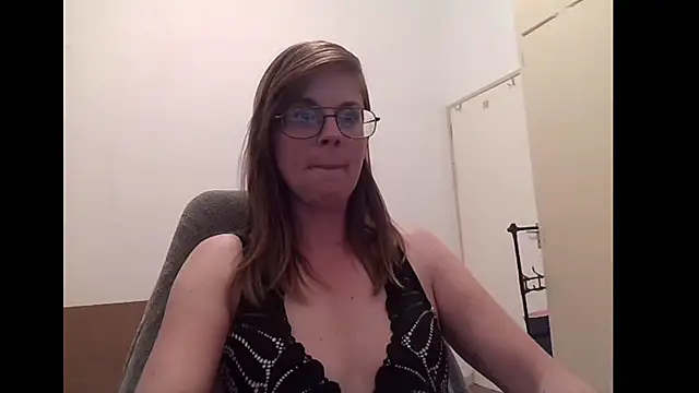 SavannaGirly online show from May 5, 4:43 pm