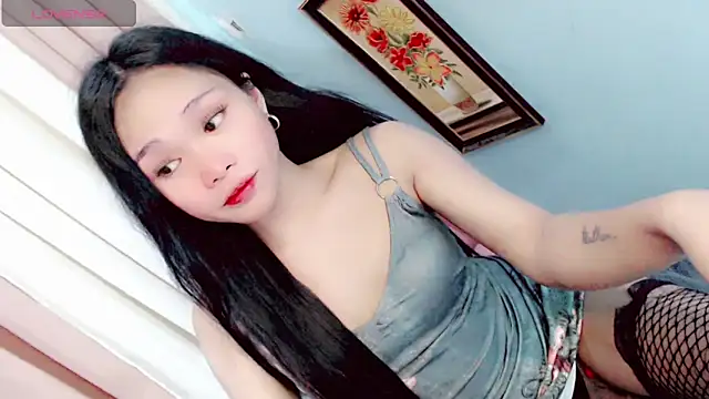 kylamooree online show from May 25, 1:43 pm