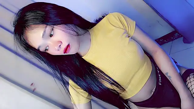 kylamooree online show from February 17, 5:07 am