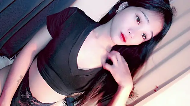 kylamooree online show from February 11, 6:37 am