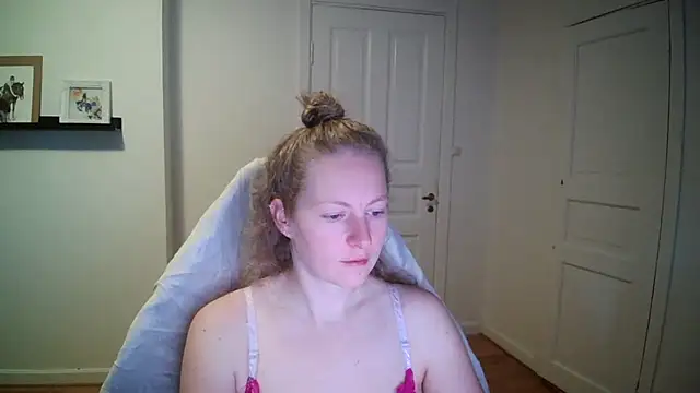 Girlnina-1995 online show from October 13, 7:11 am