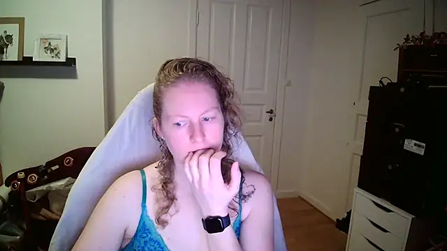 Girlnina-1995 online show from February 2, 7:29 am