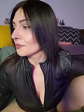 AryaSummersReal online show from May 3, 8:18 am