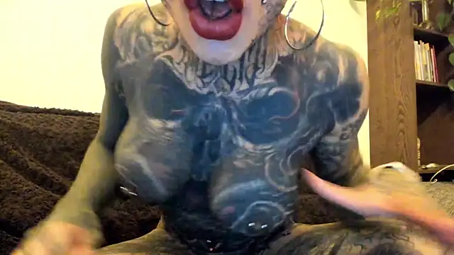 Snapshot of tamarapervert chatting on September 15, 6:15 pm tamarapervert online show from September 15, 6:15 pm