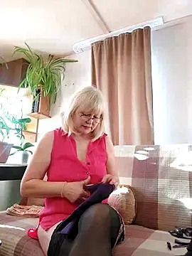 IrmaRose online show from December 17, 6:17 am