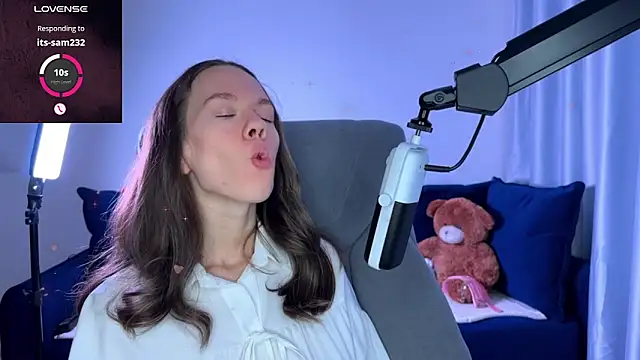 SharkyBaby online show from September 18, 3:43 pm