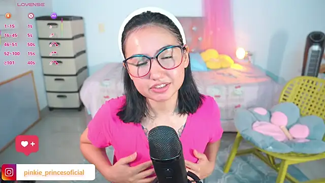 Pinkie Princes online show from May 11, 2:35 am