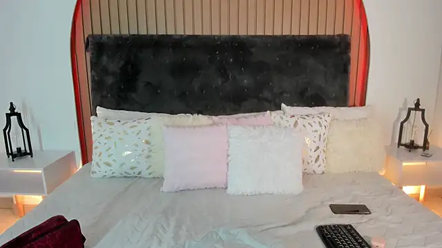 Karlagonzales  online show from May 12, 6:58 pm