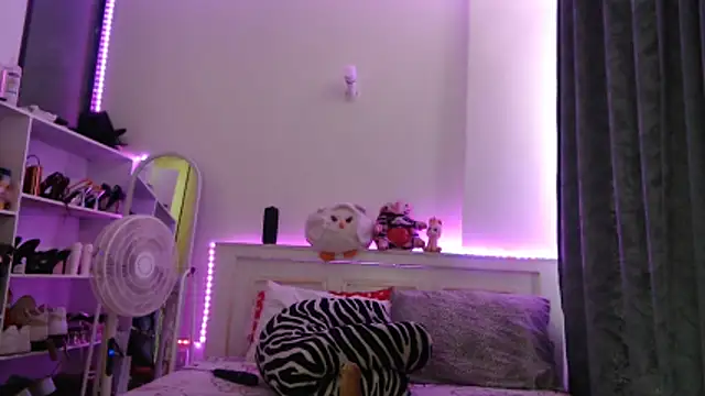 peeky pinky online show from May 15, 6:38 am