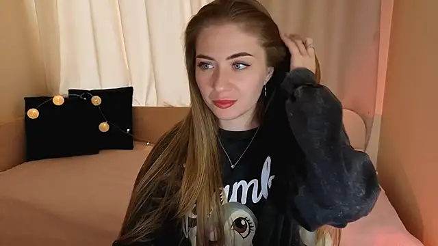 Adelyna Bird online show from December 15, 7:57 am