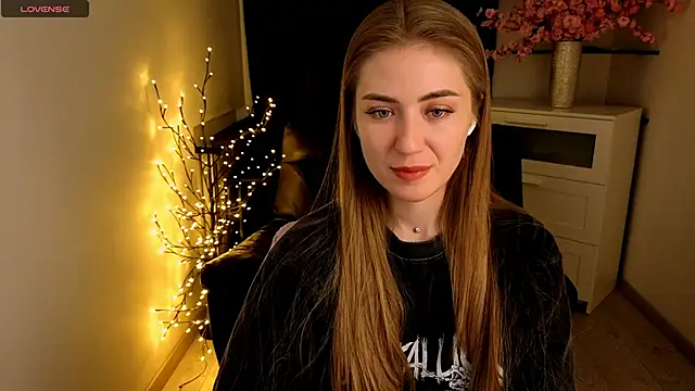 Adelyna Bird online show from May 11, 6:48 am