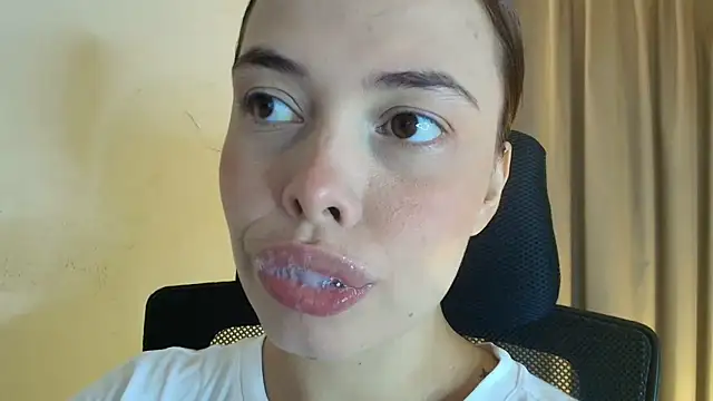 lisbet21x online show from May 21, 9:46 pm