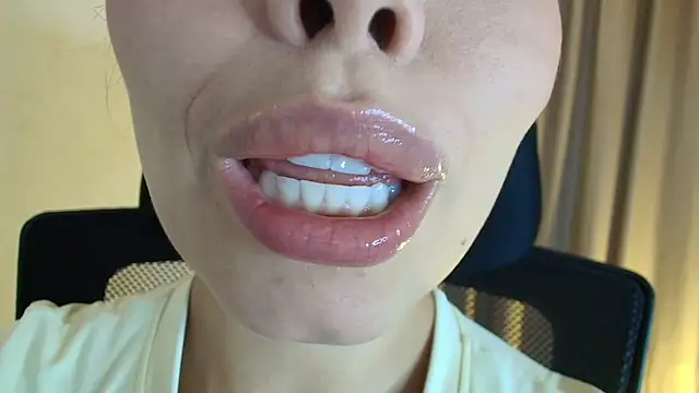 lisbet21x online show from May 20, 9:45 pm
