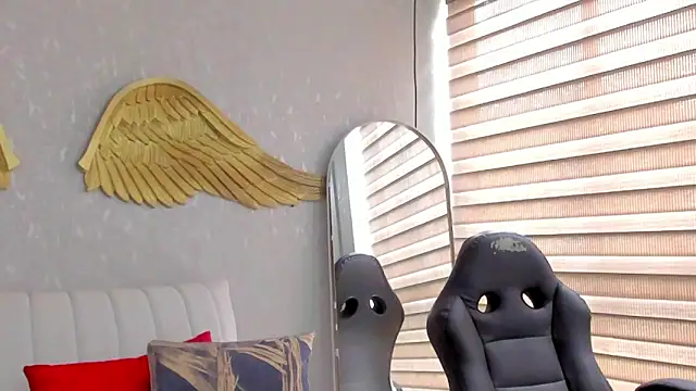 EmmaFerrary online show from March 6, 6:03 pm