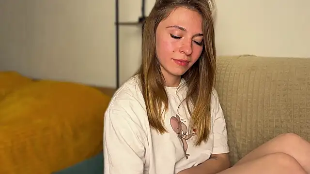 LovelyKatea online show from May 15, 5:48 pm