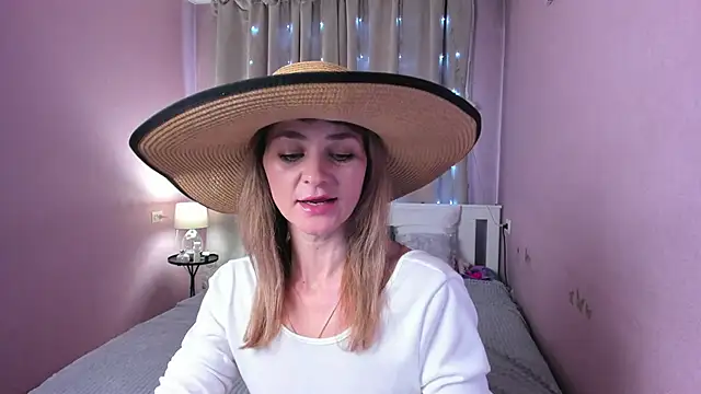 annasimonsj online show from May 16, 1:52 am