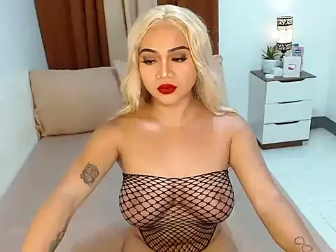 QueenVersa online show from May 16, 12:02 am