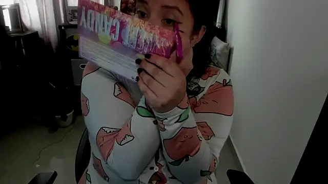 aika-dreams online show from May 11, 1:57 pm