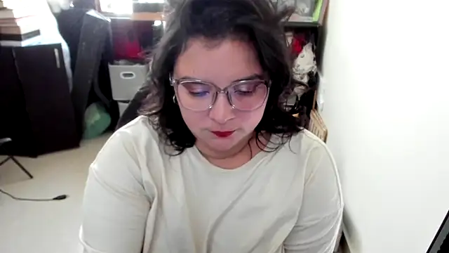 aika-dreams online show from October 11, 1:47 pm