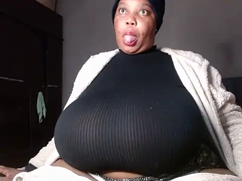 Lovelyboobs01 online show from May 7, 8:45 pm