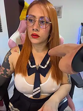 Luna Paris  online show from May 22, 9:57 pm