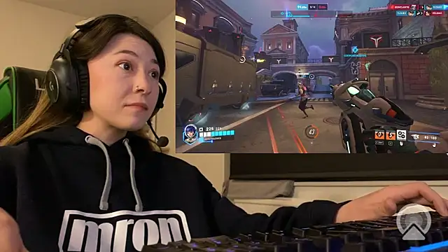 chibi moon  online show from April 5, 7:46 pm