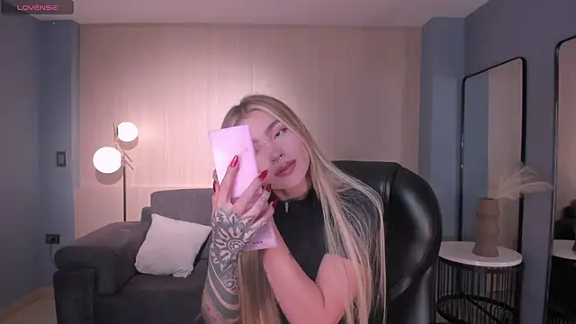 LexieWayne online show from April 7, 6:54 pm