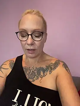 JaninaSecrets  online show from October 10, 5:18 pm