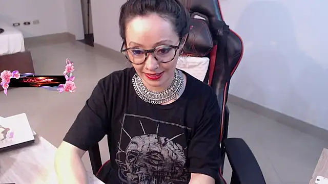 pink-2022 online show from June 24, 8:08 pm