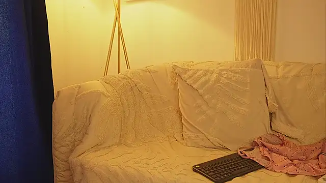 bunnycuteshy online show from November 20, 12:50 pm