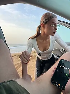 Nicoleevien online show from February 2, 5:28 am