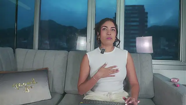 aisha es online show from May 23, 10:46 am