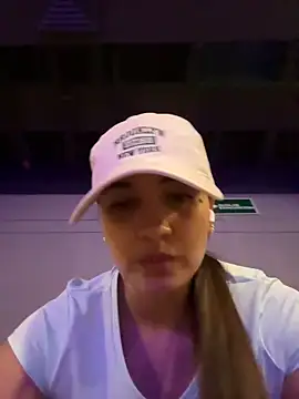 aisha es online show from March 21, 5:40 pm