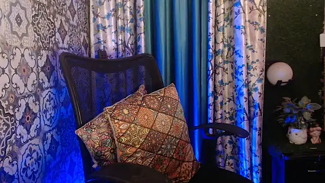 The Divine Love online show from May 7, 8:45 pm
