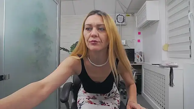 EllaMilf  online show from November 21, 4:31 pm