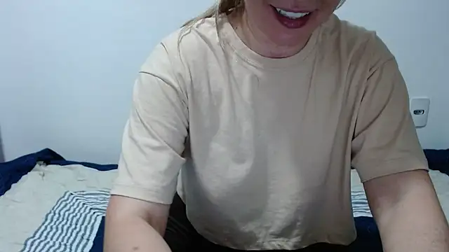 Laiara22 online show from May 28, 2:42 am