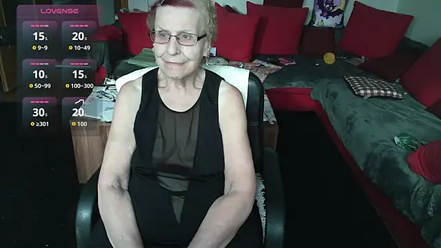 HeisseomaOriginal online show from October 17, 7:55 am