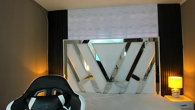 Linda4Petite online show from December 16, 6:14 pm