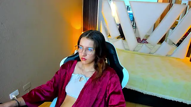 Linda4Petite online show from May 25, 6:51 pm