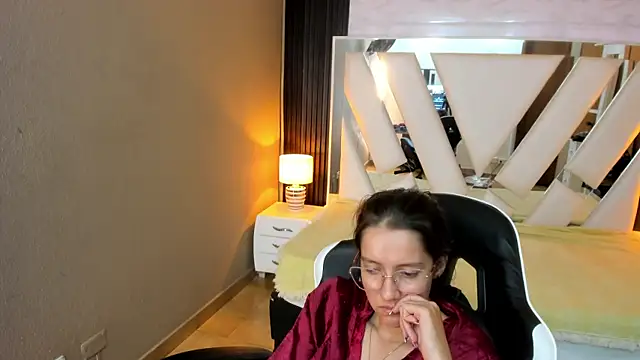 Linda4Petite online show from May 24, 6:40 pm