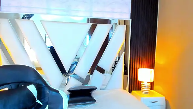 Linda4Petite online show from November 15, 6:20 pm