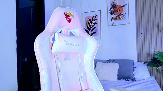 CameronCollins  online show from February 21, 7:47 pm