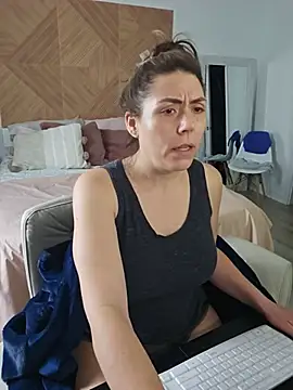 Ellie-L-Elizabeth online show from May 27, 3:31 pm