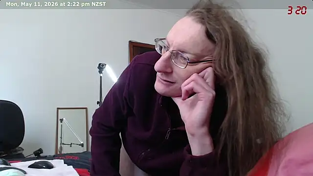 CDAdalyn online show from May 11, 2:24 am