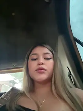 Snapshot of lunablossom_ chatting on September 18, 10:30 pm lunablossom online show from September 18, 10:30 pm